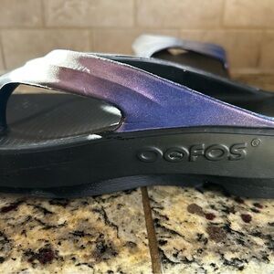 Oofos super comfy recover thongs.